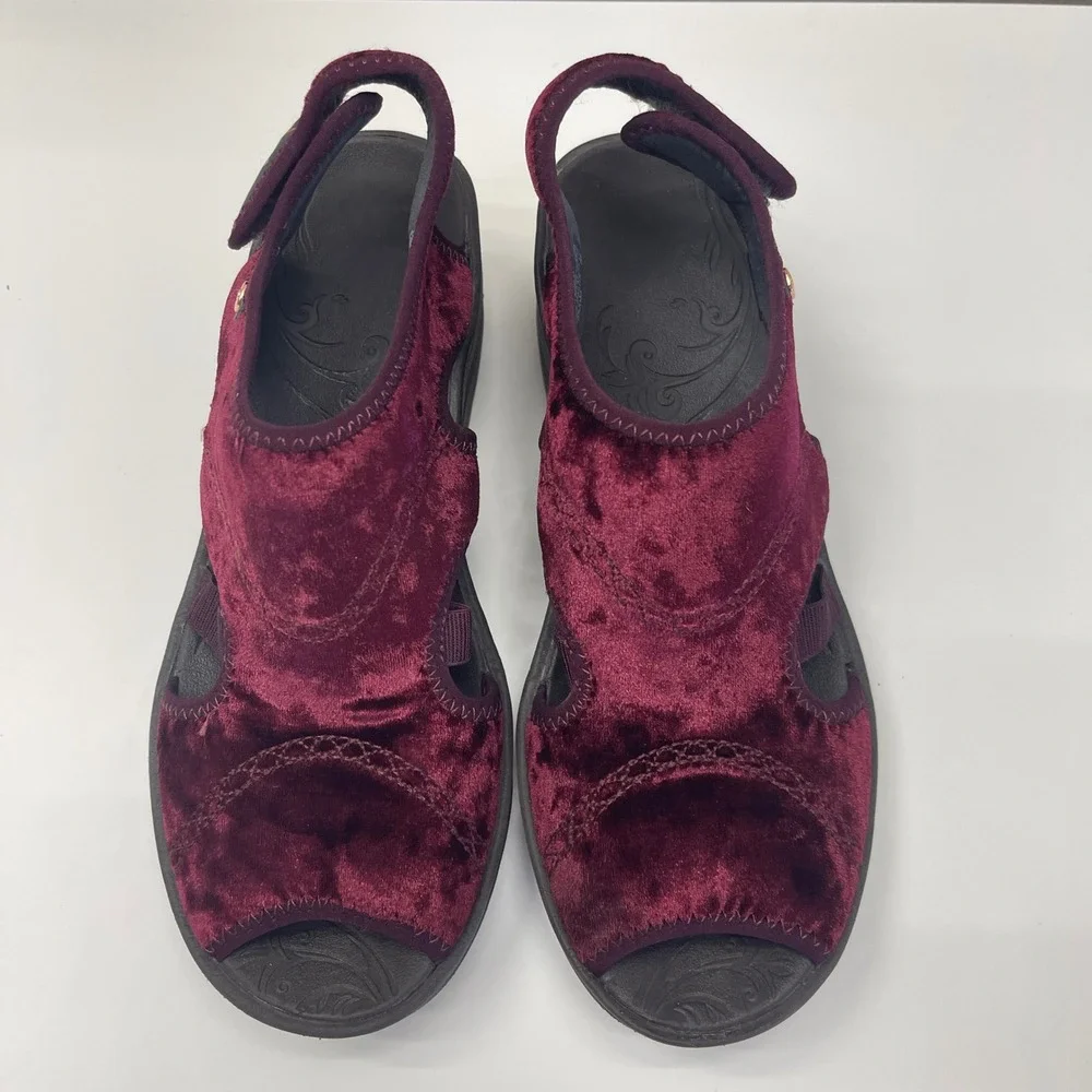 Bzees Drama Sandals Womens 9.5 Burgundy Velvet Wedge Comfort Walking Shoes
